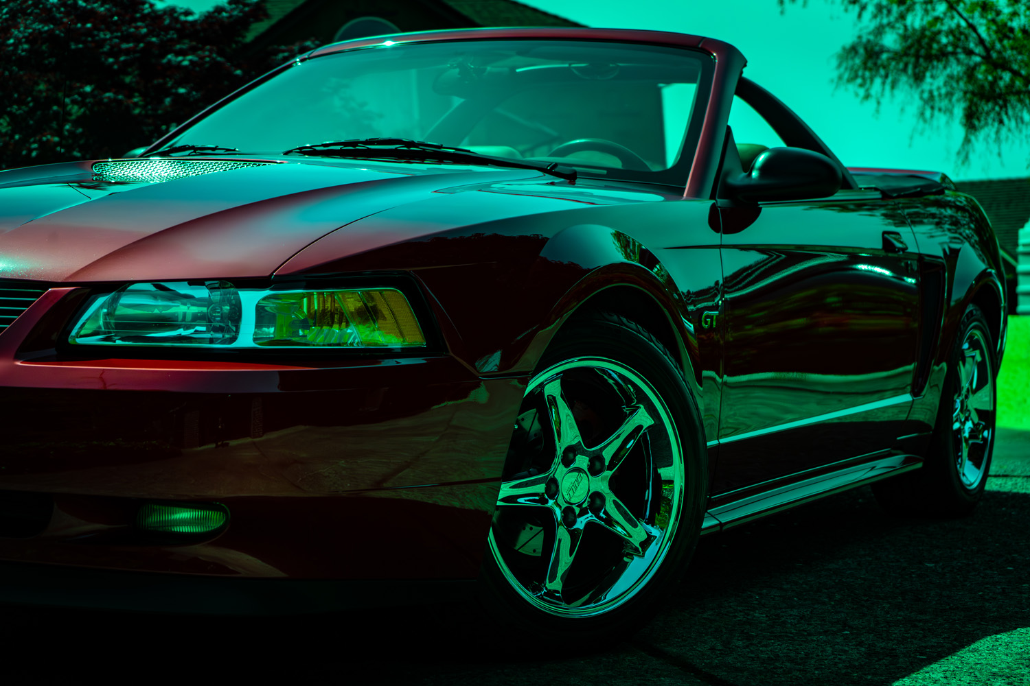 Front left 3/4 of polished 2000 Ford Mustang GT